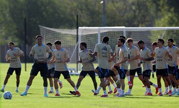 Giuliano Simeone o Leandro Paredes,