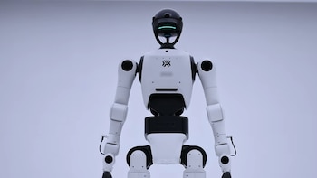 Un robot humanoide supera el récord humano de salto en alto: casi alcanza los tres metros
