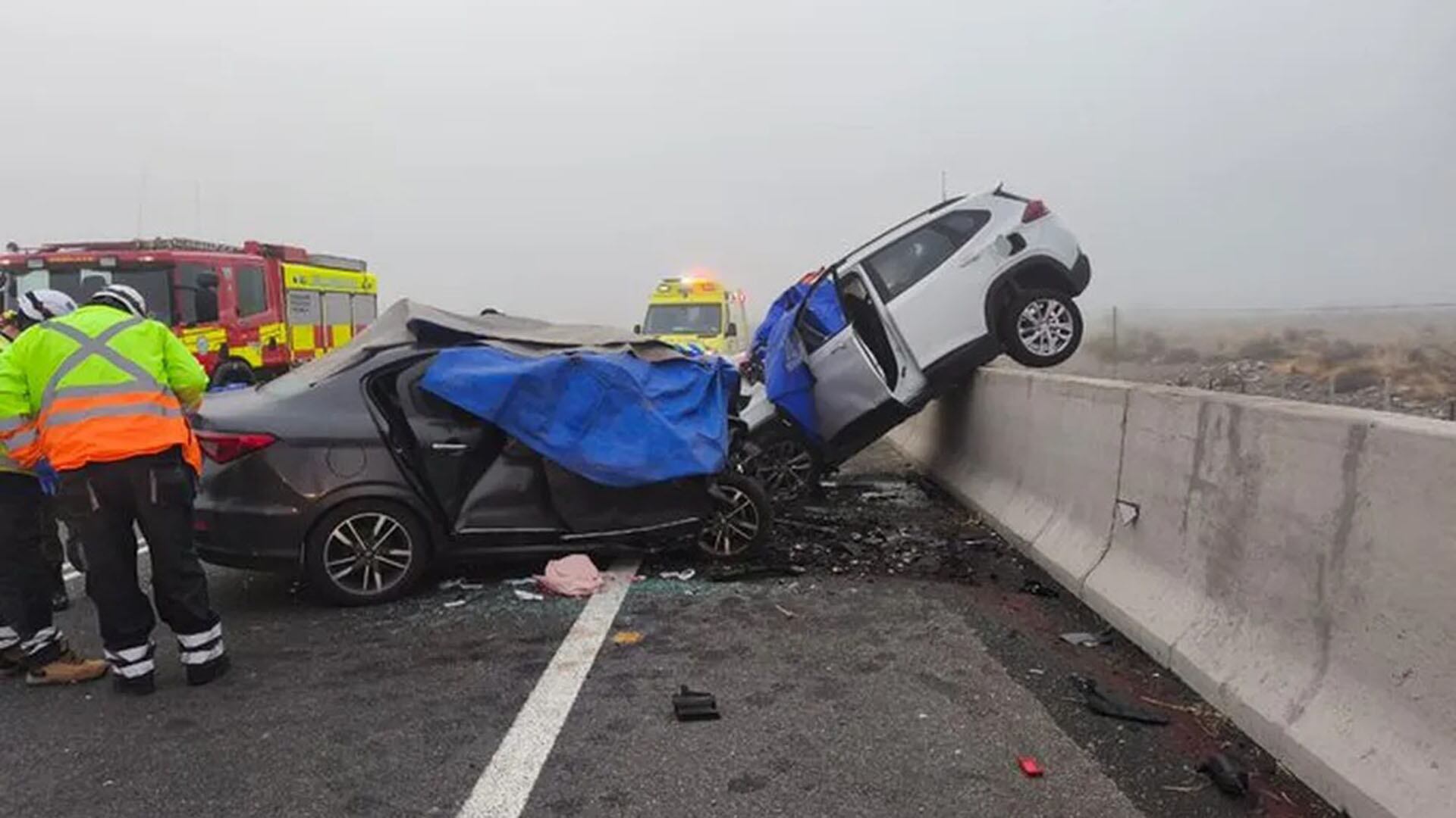 El impacto fatal entre los dos vehículos, en medio de la niebla
