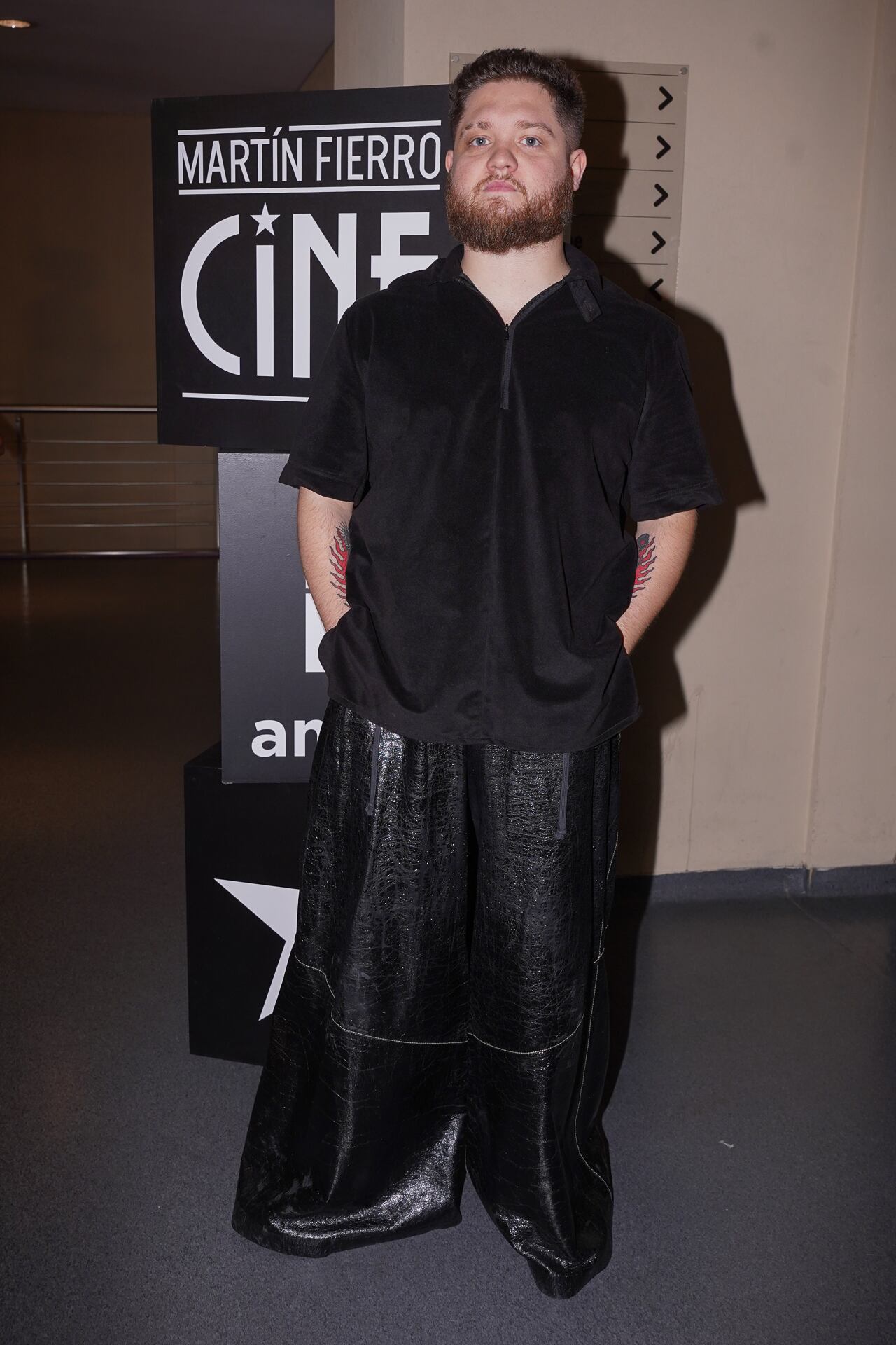 Toto Kirzner apostó por un total black