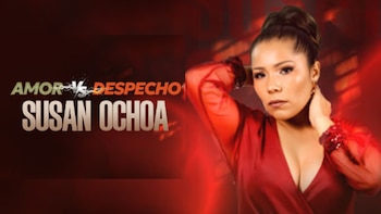 Mujer con vestido rojo de manga larga y cabello recogido; texto en pantalla indica "AMOR vs DESPECHO SUSAN OCHOA" sobre fondo rojo oscuro