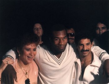 El histórico boxeador monteriano tuvo momentos con Mike Tyson, y compartió una foto memorable-crédito @happy_lora87/Instagram