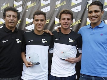 Juan Diego Li (derecha del