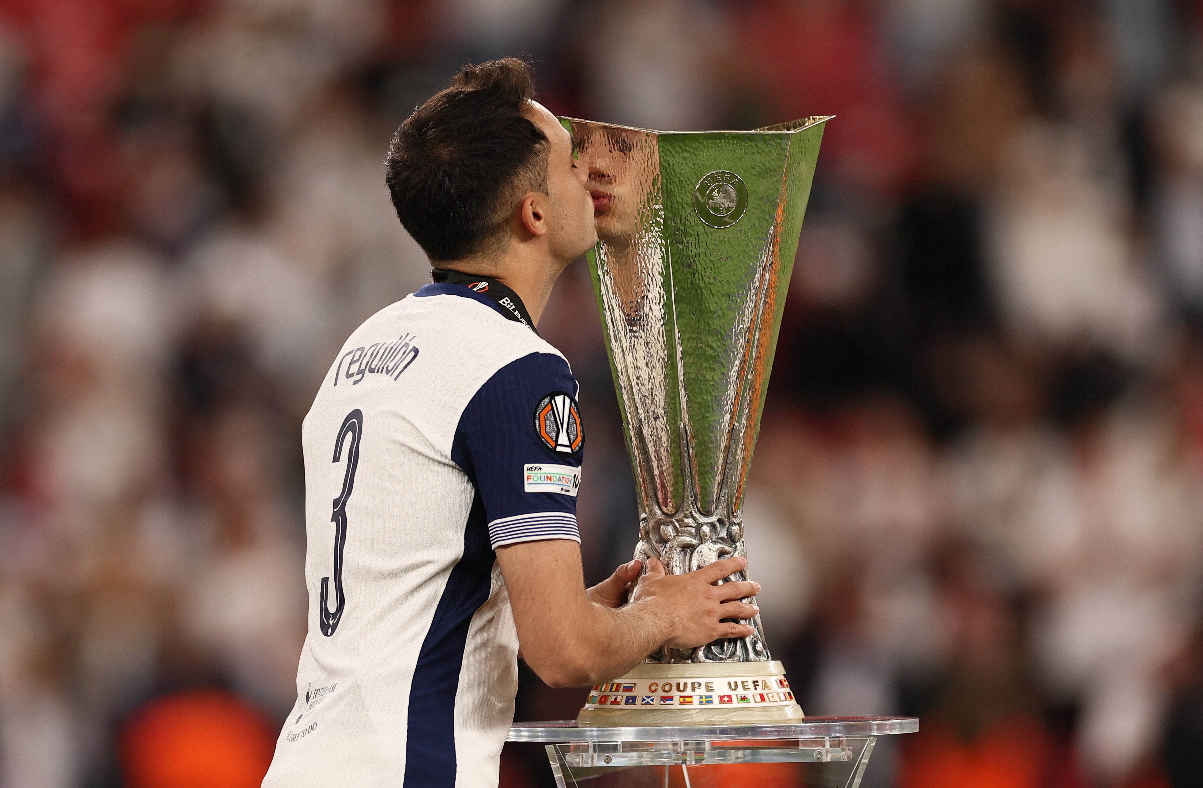 Reguilón viene de ganar la Europa League con el Tottenham (REUTERS/Isabel Infantes)