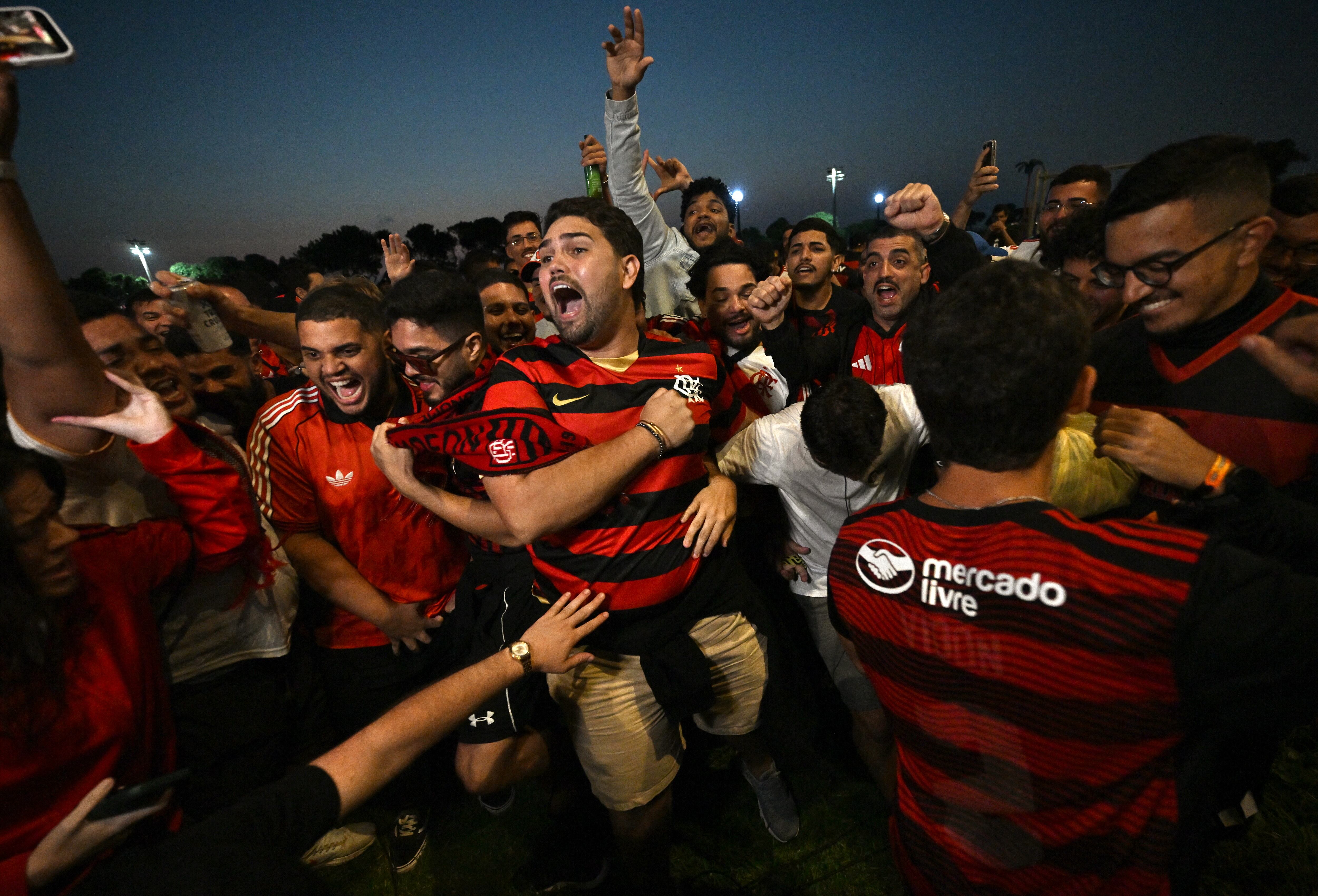 Banderines y camisetas del Flamengo invaden Miraflores en una previa que enciende la ciudad.