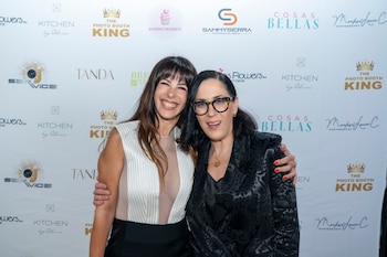 Periodista Sachari Adanir y Leah