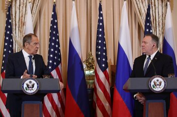 Mike Pompeo y Serguei Lavrov