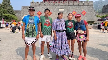 ¡Respeto total! Atletas indígenas mexicanos ganan en el Maratón de la Gran Muralla China