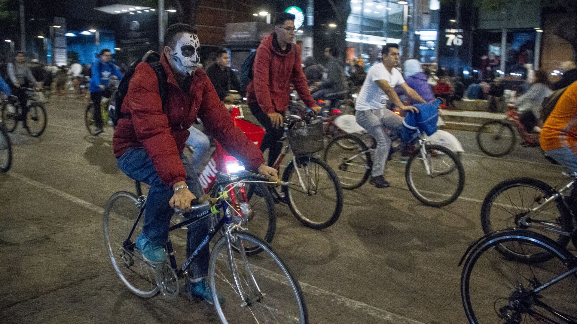 Talleres y cursos gratuitos en la Glorieta de la Diana Cazadora buscan promover habilidades ciclistas para todas las edades. Crédito: ANDREA MURCIA /CUARTOSCURO