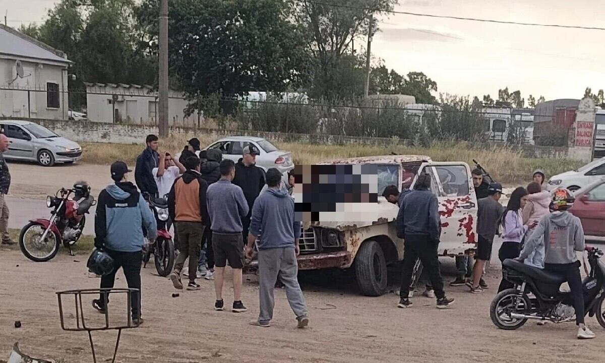 Las cámaras de seguridad captaron la secuencia en la que las motos circulaban a alta velocidad antes del impacto (Fotos: La Brújula 24)