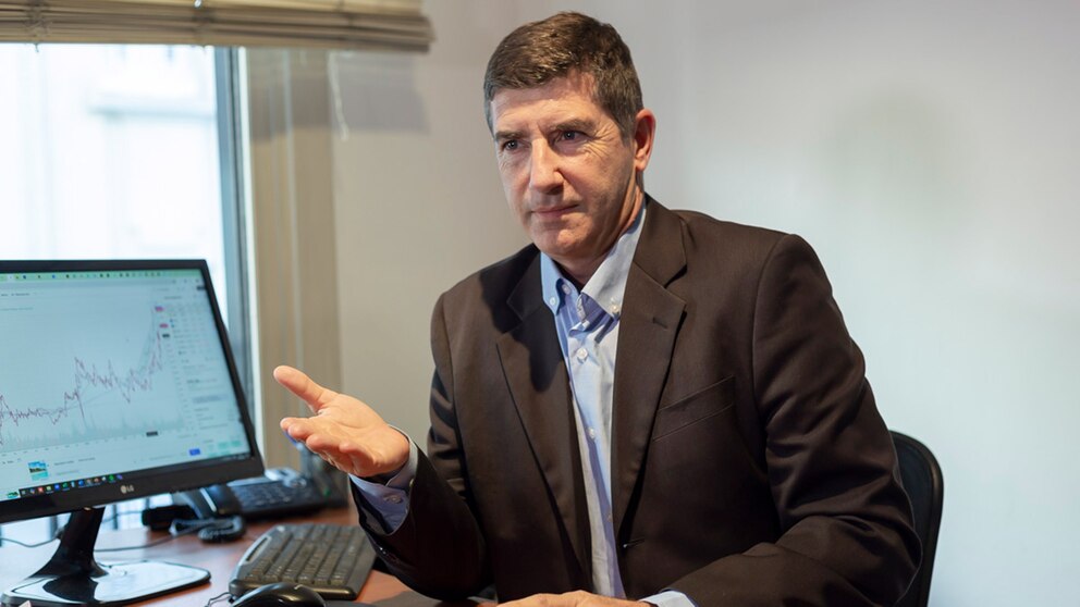 Gustavo Neffa y la economía argentina: claves del riesgo país, tipo de cambio y futuro post-elecciones