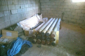 Algunos de los misiles encontrados en los emplazamientos terroristas (UNIDAD DE PORTAVOZ DE LAS FDI)