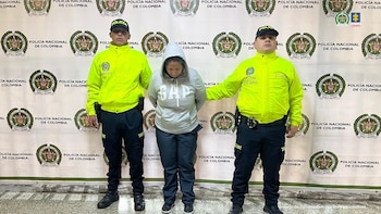 Por operar a una mujer