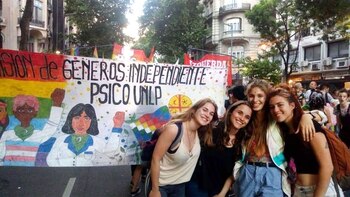 Rocío Santana junto a sus