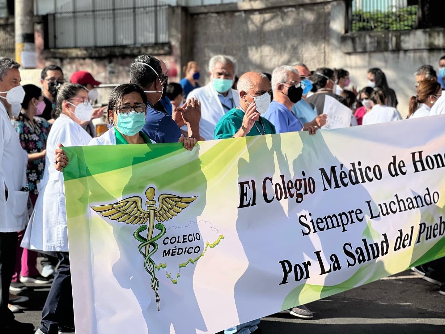 El Colegio Médico ha mantenido presión por pagos y obligaciones laborales pendientes. (FOTO: La Tribuna)