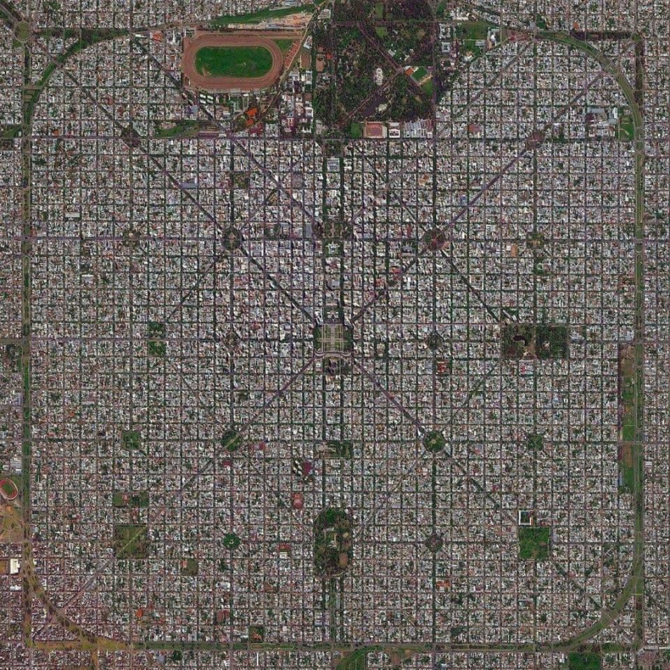 Ciudad de La Plata: un cuadrado perfecto, diagonales, plazas y diversos espacios públicos