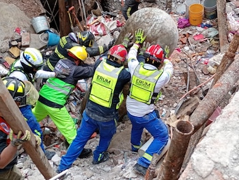 Tras nueve horas lograron rescatar el cuerpo de un hombre de entre 25 y 20 años Foto: Protecciión Civil