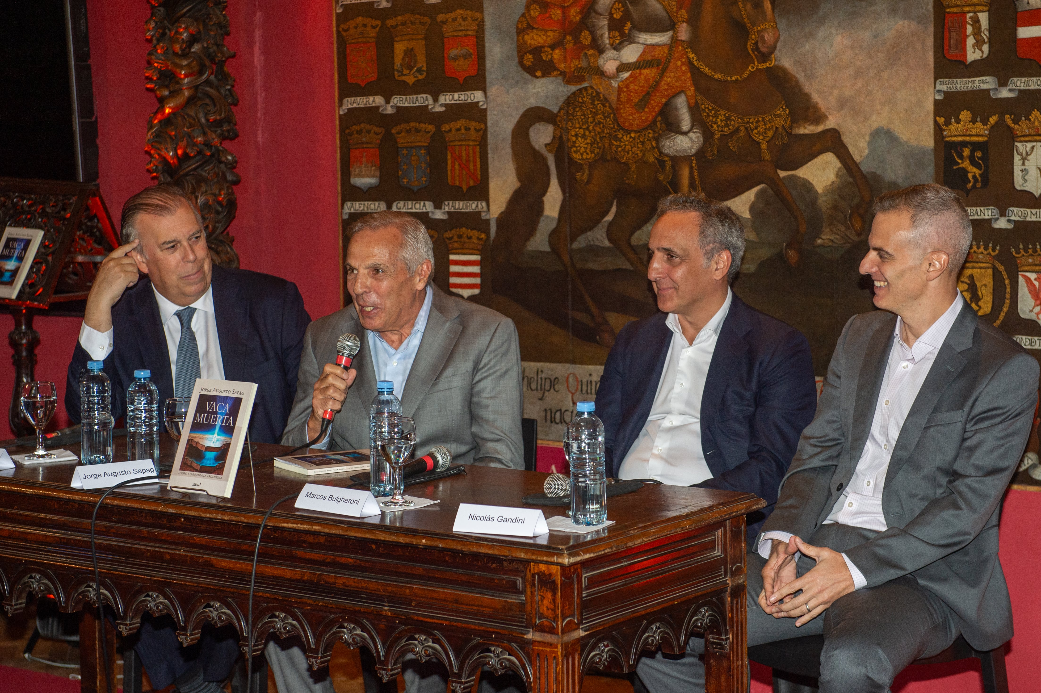 Jorge Augusto Sapag presentó su libro sobre “Vaca Muerta” /// Fotos: Jaime Olivos