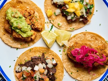 Tacos del restaurante Rosa Negra, en Barcelona (Instagram / @rosanegrarestaurants)
