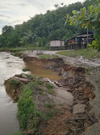Los daños del terremoto en comunidades indígenas incluyeron 2.581 viviendas con afectación severa y miles de personas impactadas en zonas de alta intensidad - crédito @marthaperaltae/X