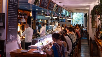 Interior del Bar Cañete, en