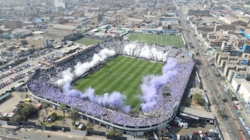 Al menos un muerto y más de 60 heridos en un incidente en un estadio durante un 'banderazo' del Alianza Lima