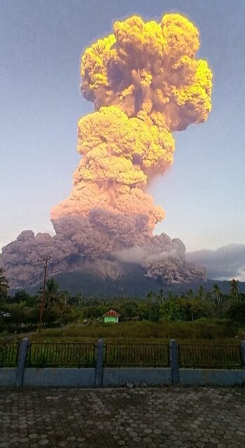 Imagen de la erupción.