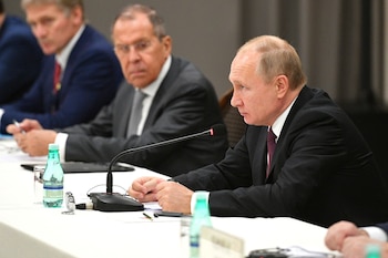Vladimir Putin con Sergei Lavrov