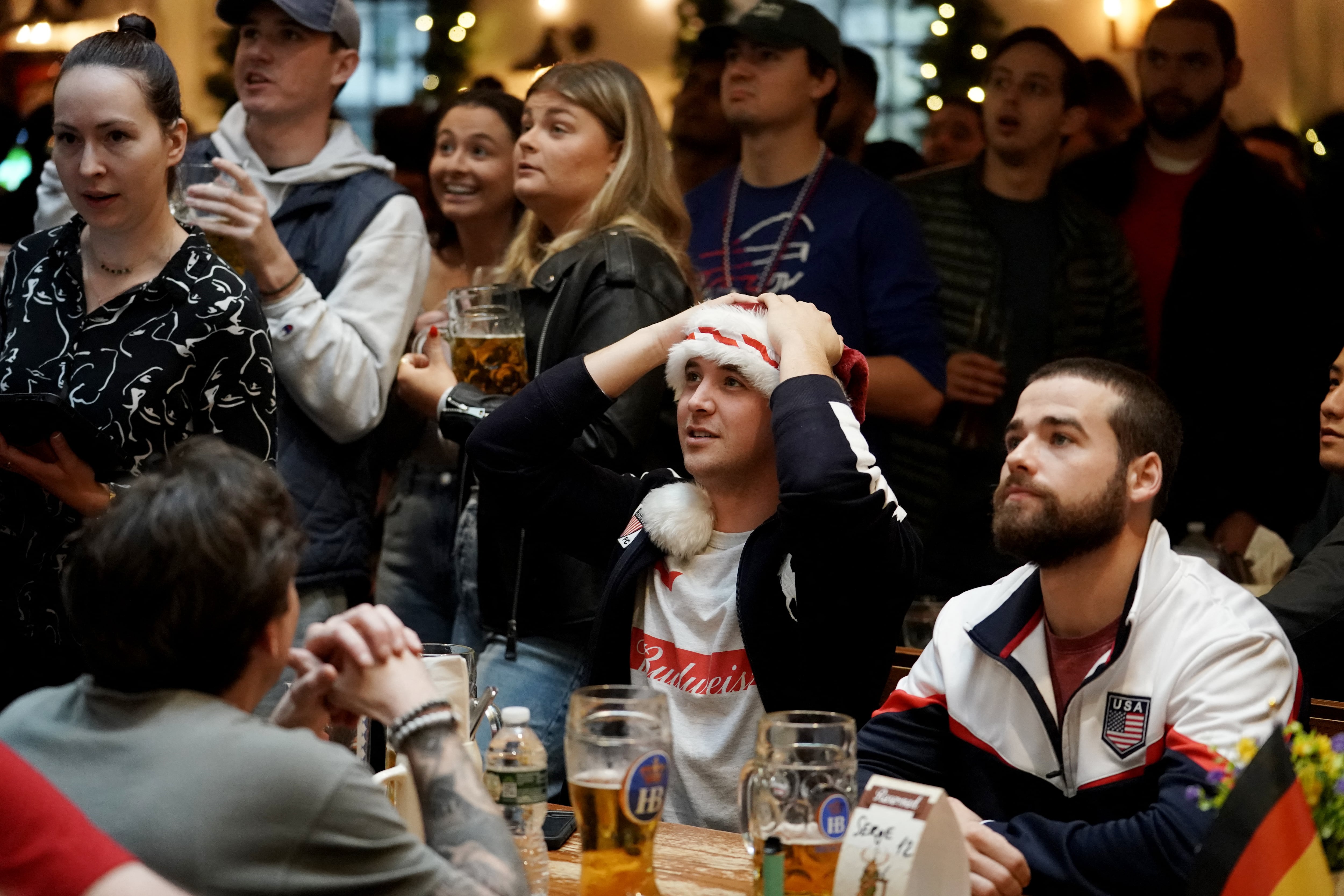 Dueños de bares en Kansas City, Rhode Island y Boston ven una oportunidad comercial en el Mundial, pero dudan por los costos y la logística de abrir hasta más tarde (REUTERS/Jeenah Moon).