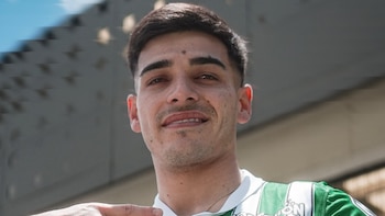 Atlético Nacional presentó un refuerzo extranjero con el que cerraría su mercado de pases: viene del fútbol argentino