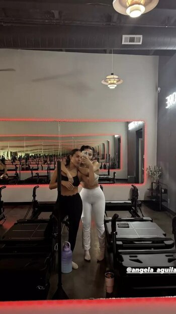 En la foto, las hermanas