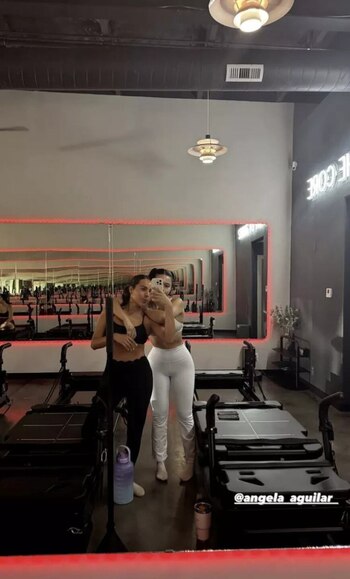 En la foto, las hermanas