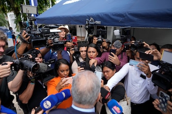 Periodistas conversan con el diputado