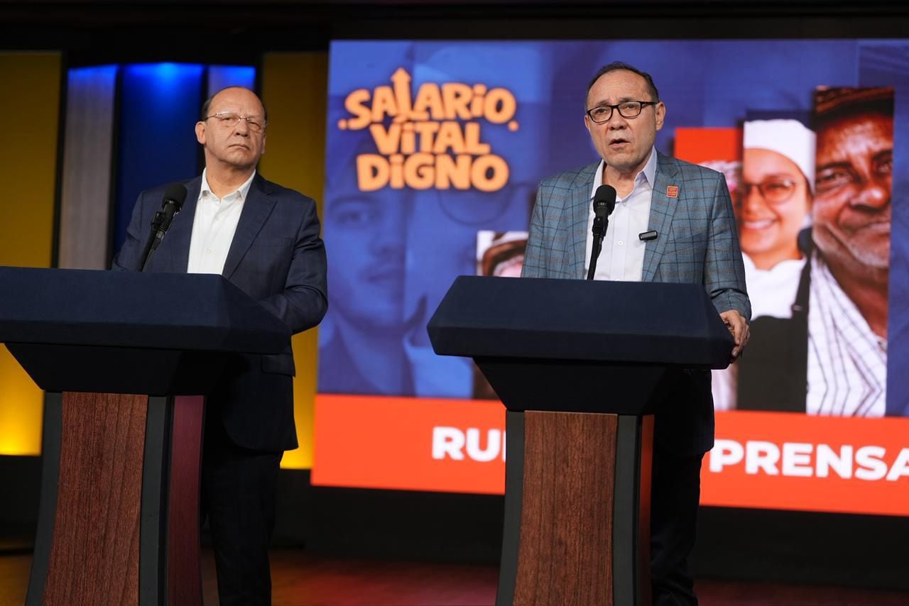 Gobierno anuncia aumento histórico del salario mínimo a 2 millones de pesos para el 2026