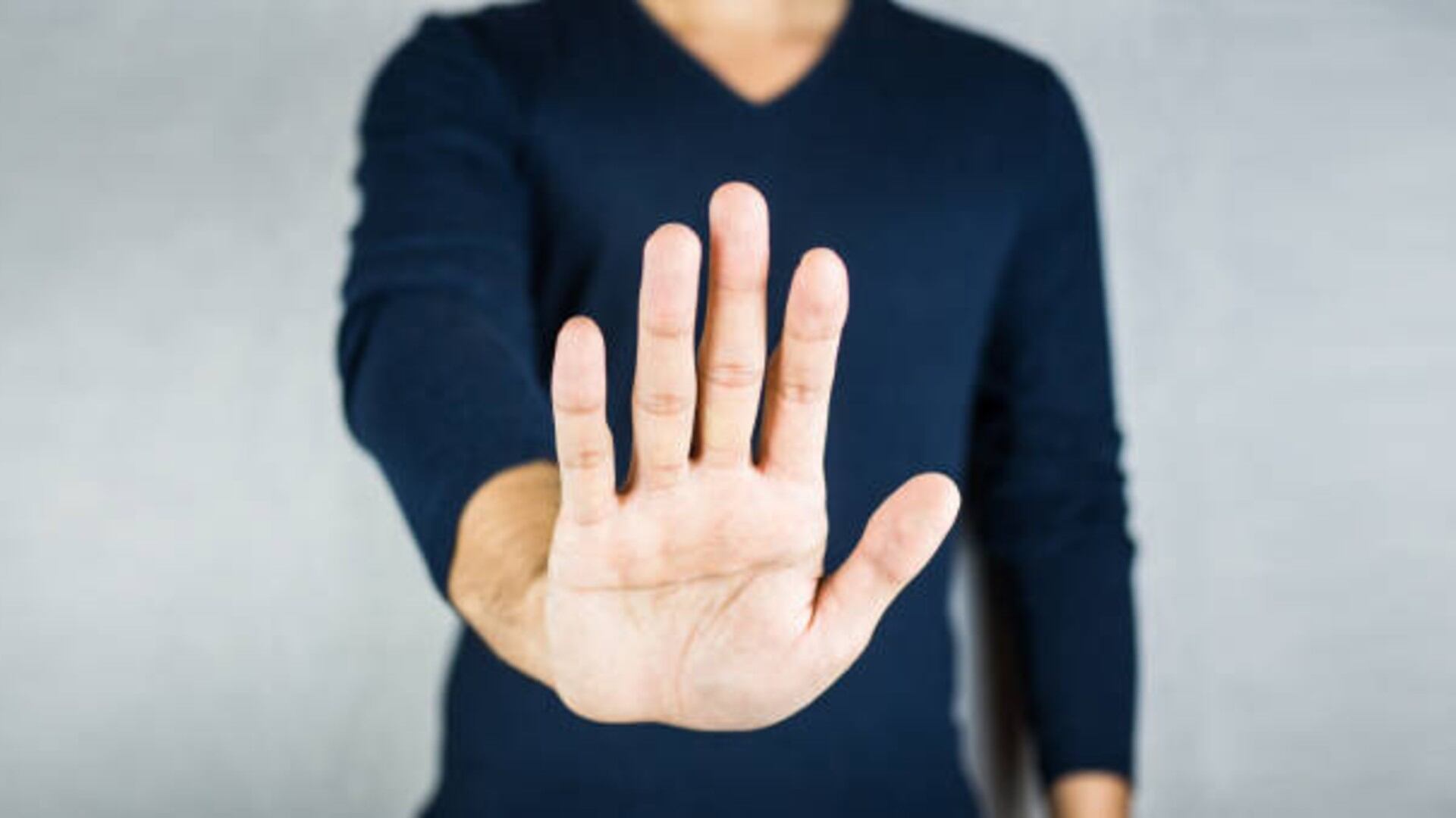 Establecer límites personales es fundamental para mantener relaciones internacionales sanas y seguras. Foto: (iStock)