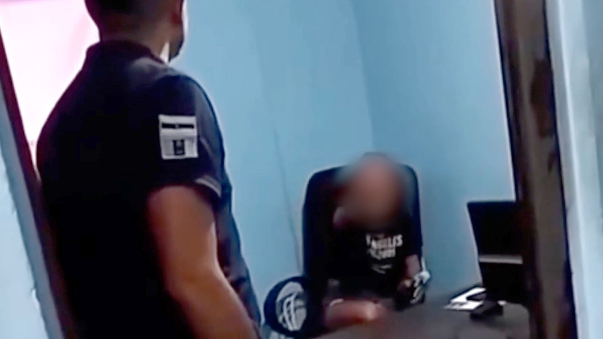 La mujer policía fue suspendida de sus funciones y dispusieron la retención de sus haberes.