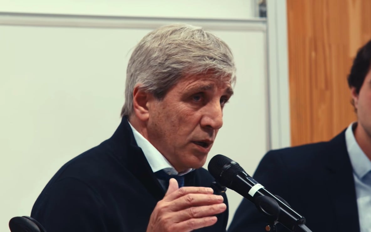 Luis Caputo brindó una charla ante estudiantes en la Universidad Torcuato Di Tella. (Captura de pantalla)