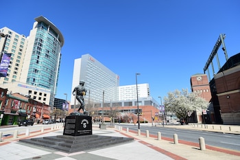 La Universidad de John Hopkins,