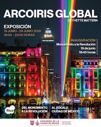 Un cartel promocional en Ciudad de México muestra edificios y un rayo de luz vertical con colores de arcoíris. Contiene texto sobre una exposición y logos