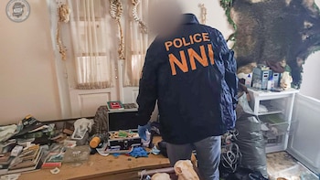 La policía húngara inspecciona la casa de un hombre caníbal de 30 años (Policía de Hungría)