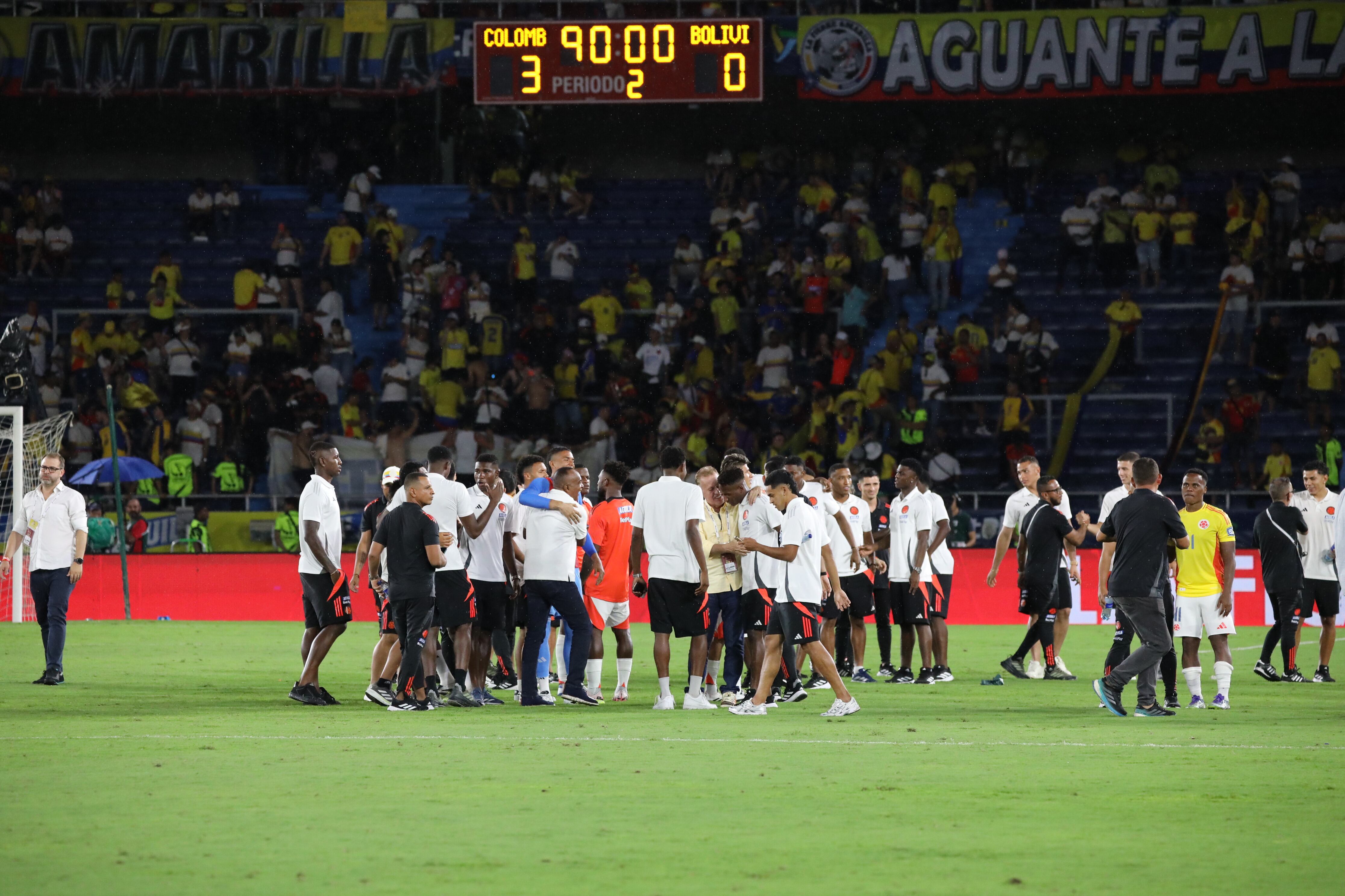 La selección Colombia festejando en el estadio Metropolitano su clasificación al mundial de 2026 - crédito Colprensa