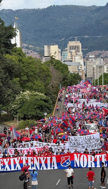 Fue multitudinaria la manifestación de los hinchas del Deportivo Independiente Medellín contra los dirigentes - crédito @incognito_rojo/X