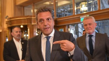 El oficialista Massa insiste en