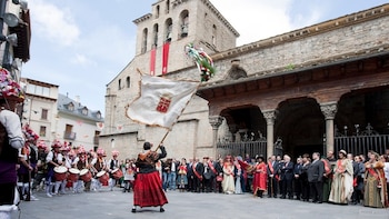 El pueblo de Aragón con una feria medieval declarada Fiesta de Interés Turístico Nacional: unos 50.000 visitantes y un espectáculo único en el Pirineo