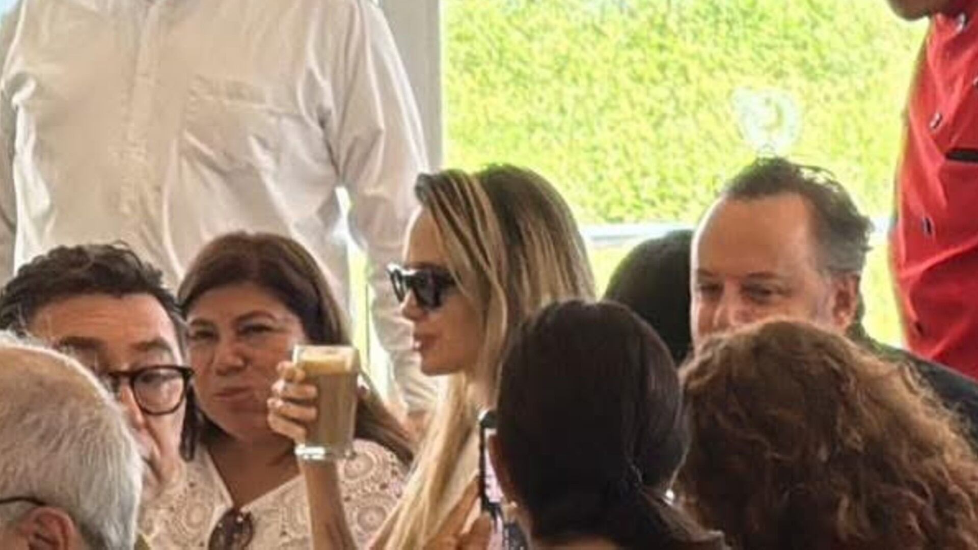 Angelina Jolie en Café La Parroquia Veracruz. (@sapphicrobbins)