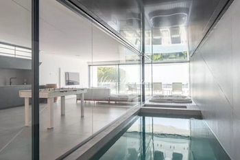 Piscina interior, jacuzzi y zona