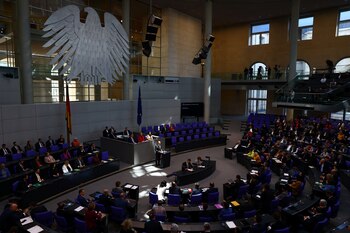 Olaf Scholz sostiene una declaración