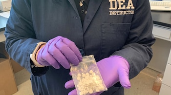 La UNODC advierte que los nitazenos pueden aparecer como tabletas, cristales, polvo o recargas para vapeadores, además de ser vendidos como medicamentos falsificados o mezclados con otras drogas. (Crédito: Especial)
