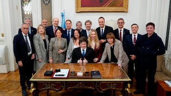 Manuel Adorni en el Congreso, en vivo: Javier Milei y su gabinete llegaron para respaldar al funcionario en su presentación de informe de gestión