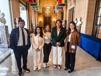 Cuatro jóvenes salvadoreños participan en el Programa Laboratorios de Liderazgo de la OEA en Washington D.C. (Cortesía: Ministerio de Relaciones Exteriores)